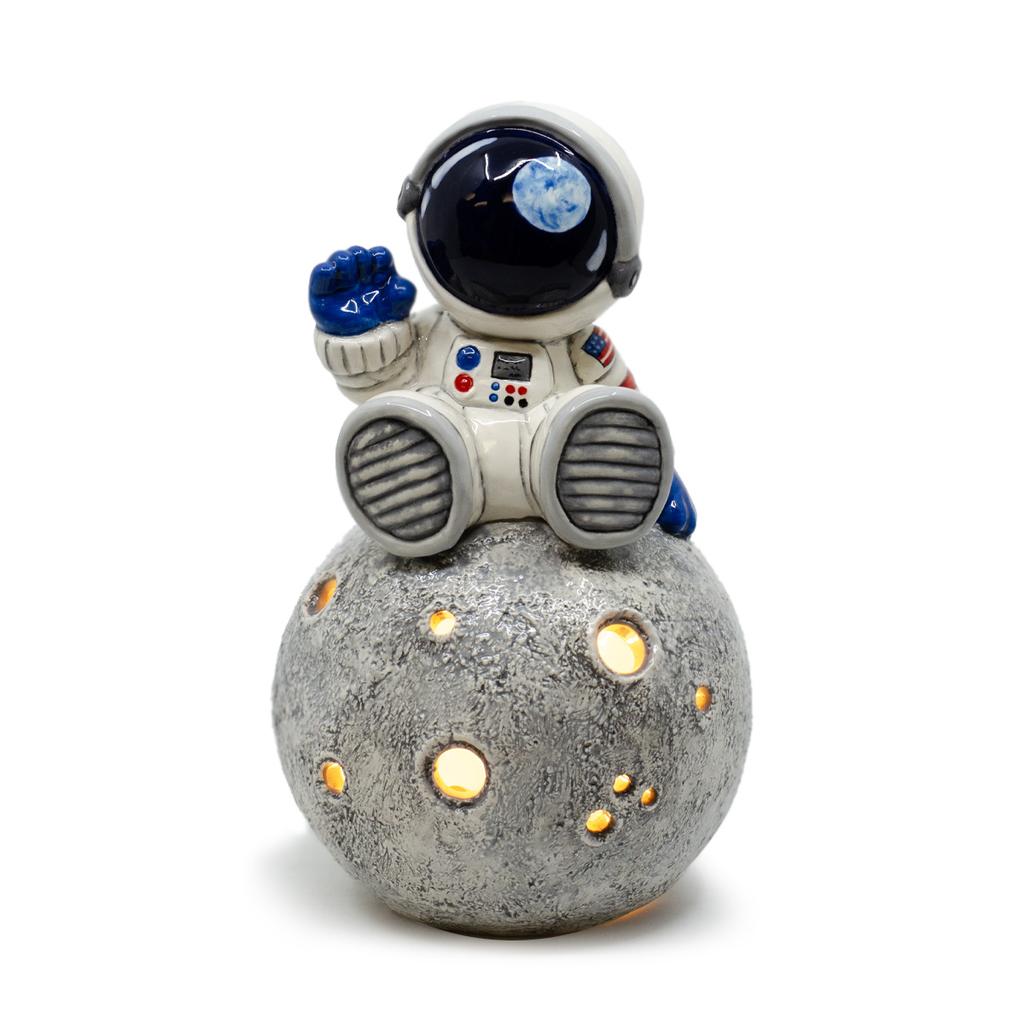 šŖ Astronaut and Moon Lantern