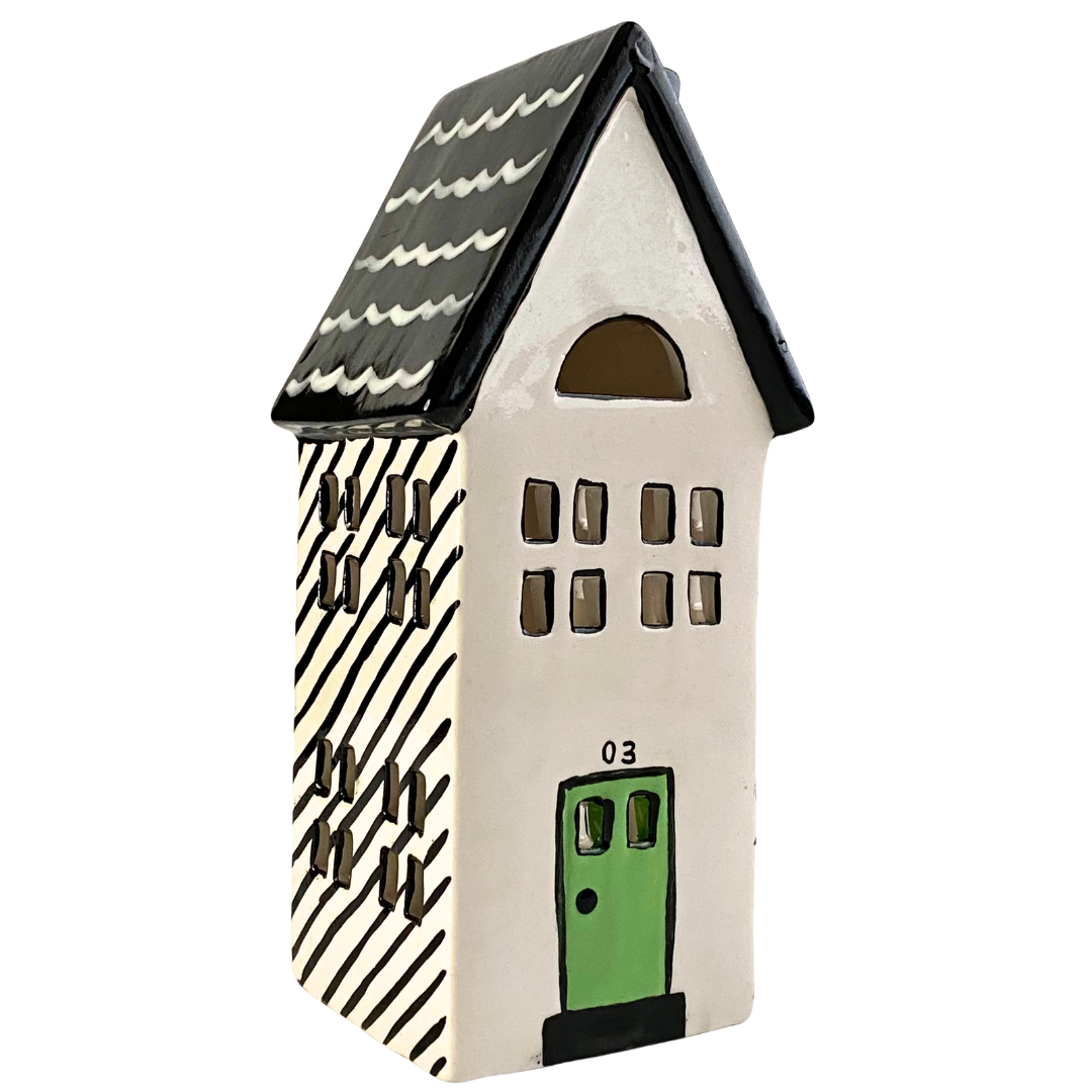 🎄  Tall House Lantern